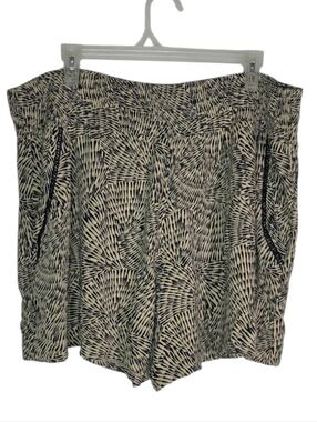 Three Dots Patterned Pull-On Shorts